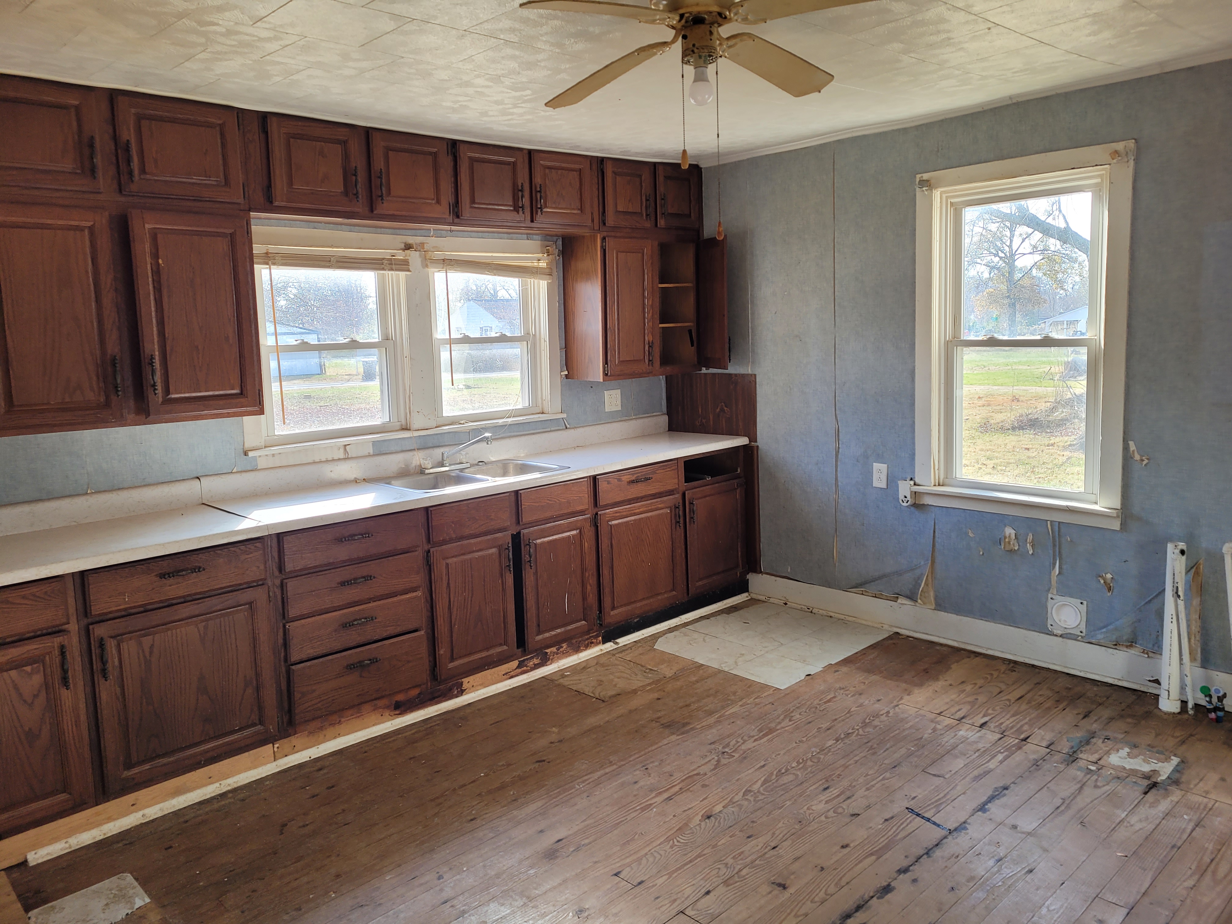 404 N Carroll St Norris City IL 62869