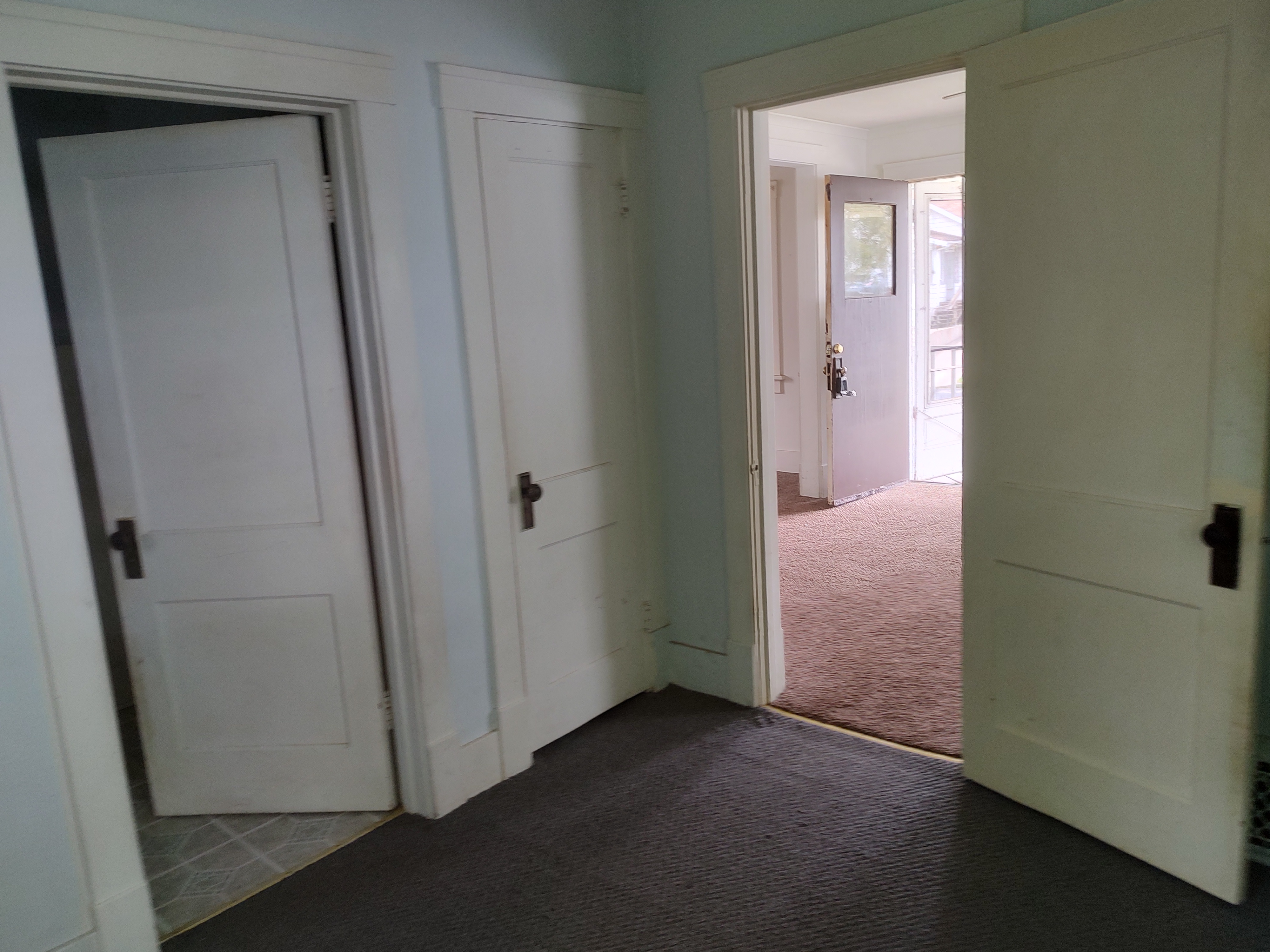 1121 W Gift Ave, Peoria, IL 61604