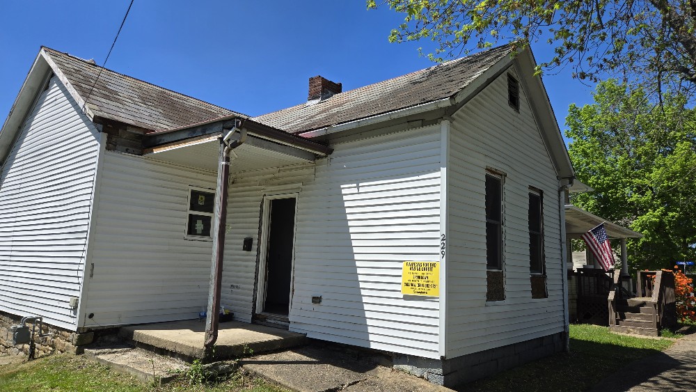 229 - 227 N 6th St Cambridge OH 43725