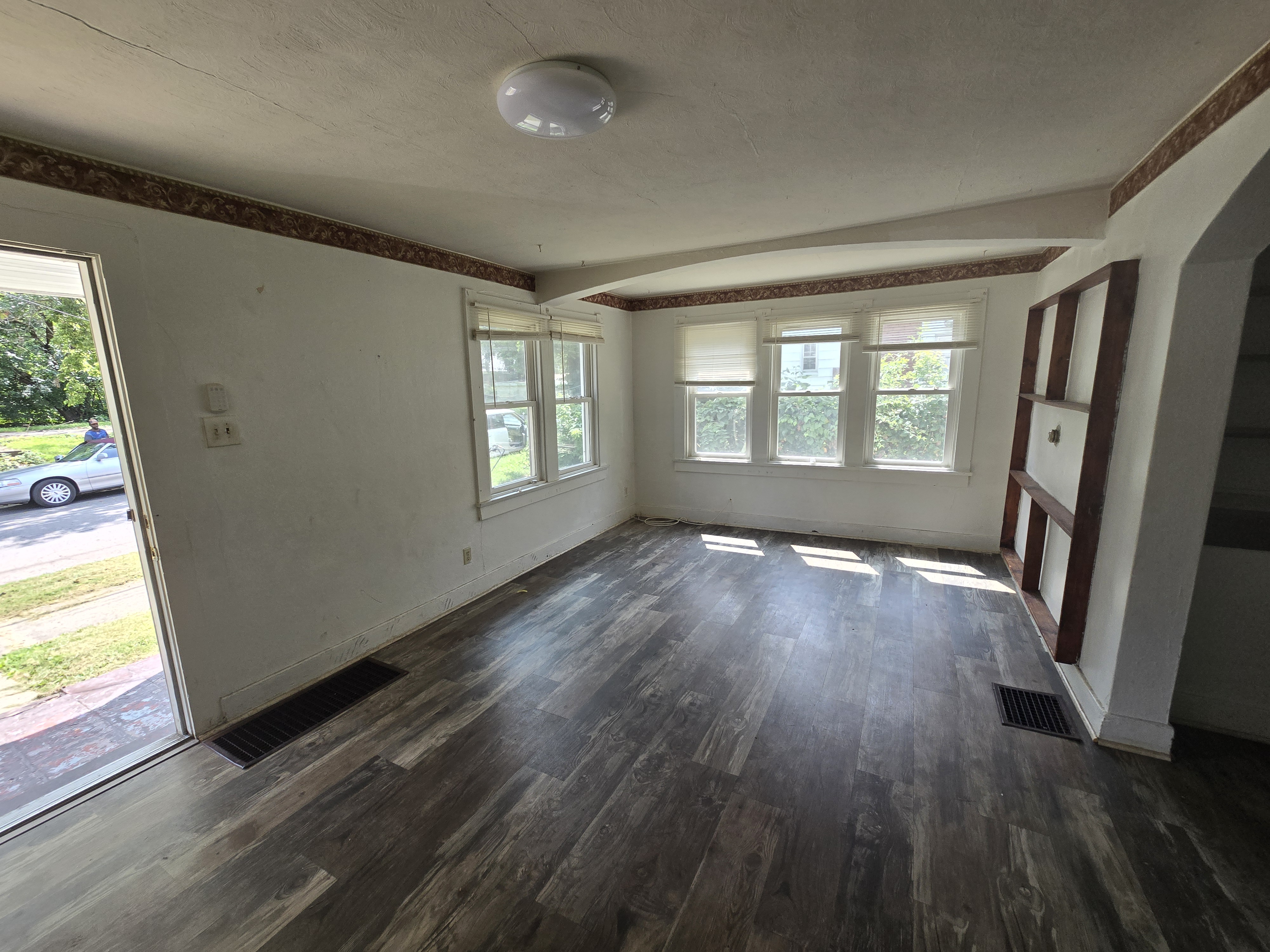 955 N. Dunham Ave., Decatur, IL 62522 