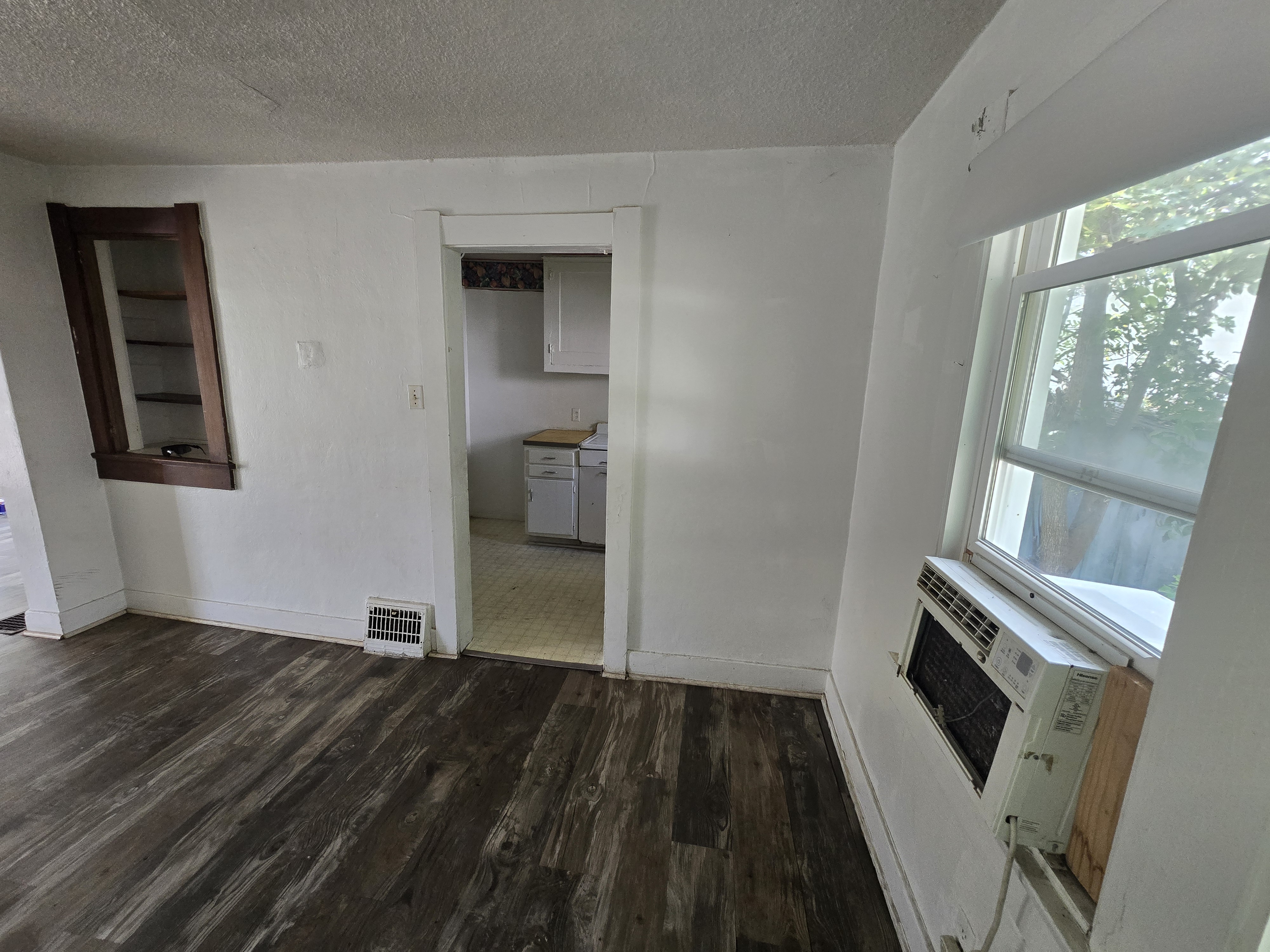 955 N. Dunham Ave., Decatur, IL 62522 
