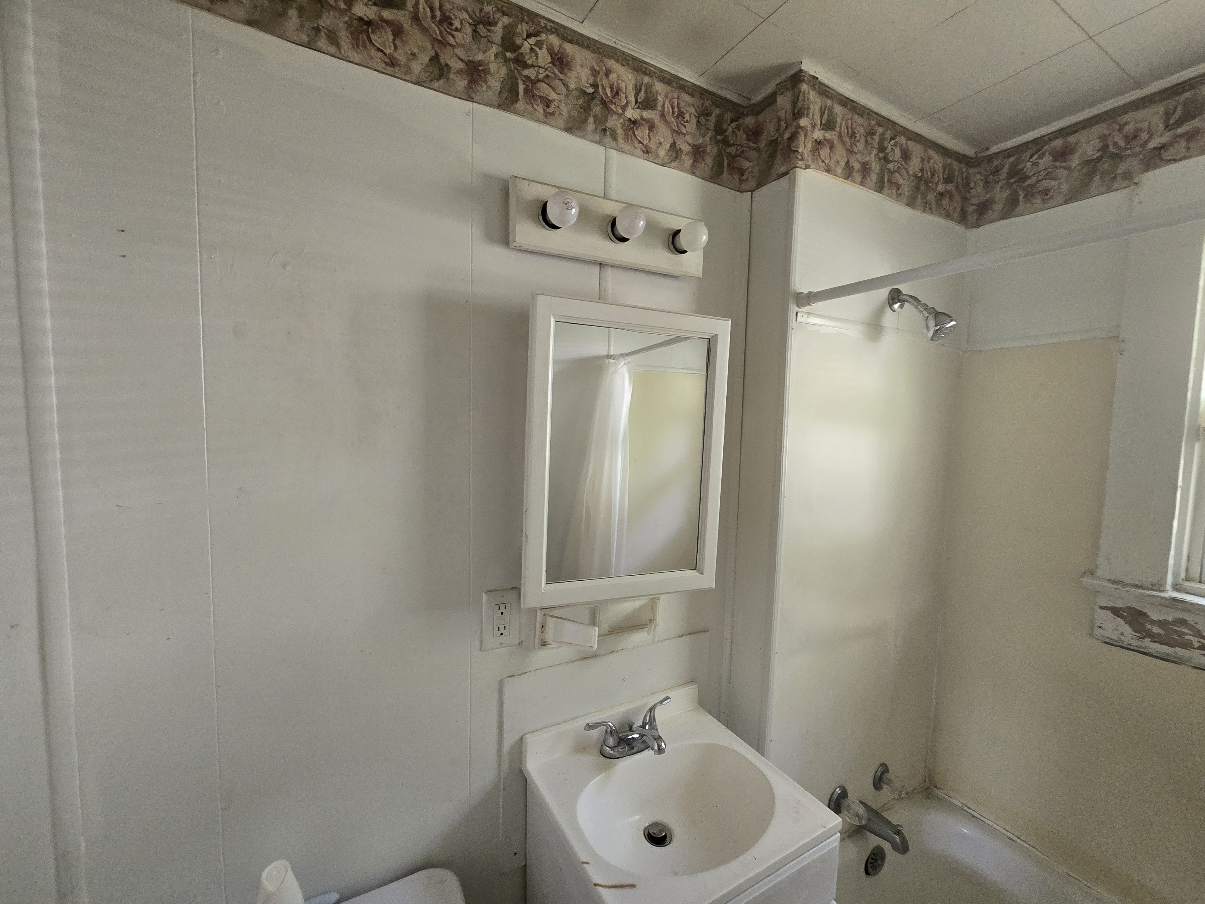 955 N. Dunham Ave., Decatur, IL 62522 