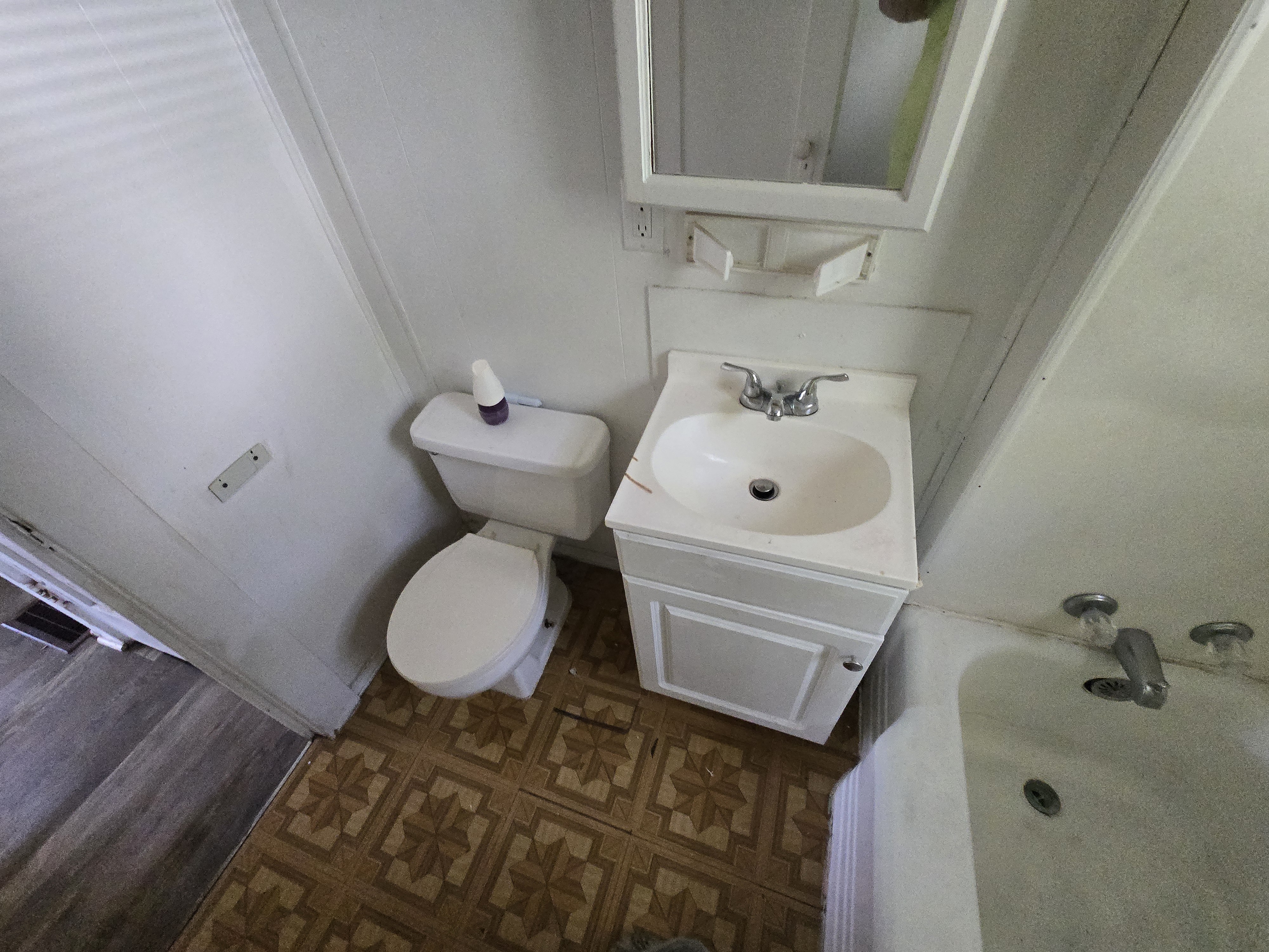 955 N. Dunham Ave., Decatur, IL 62522 