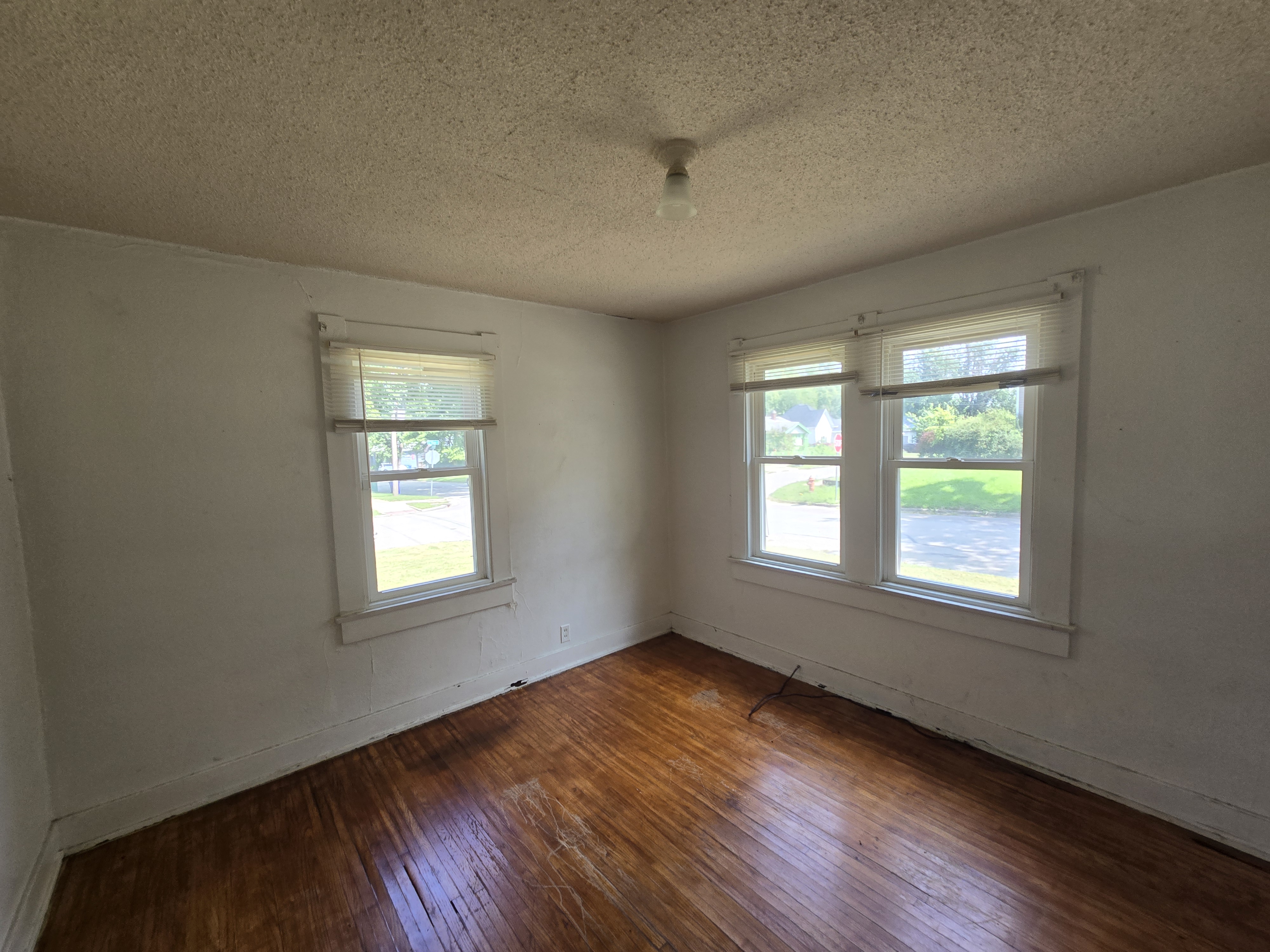 955 N. Dunham Ave., Decatur, IL 62522 