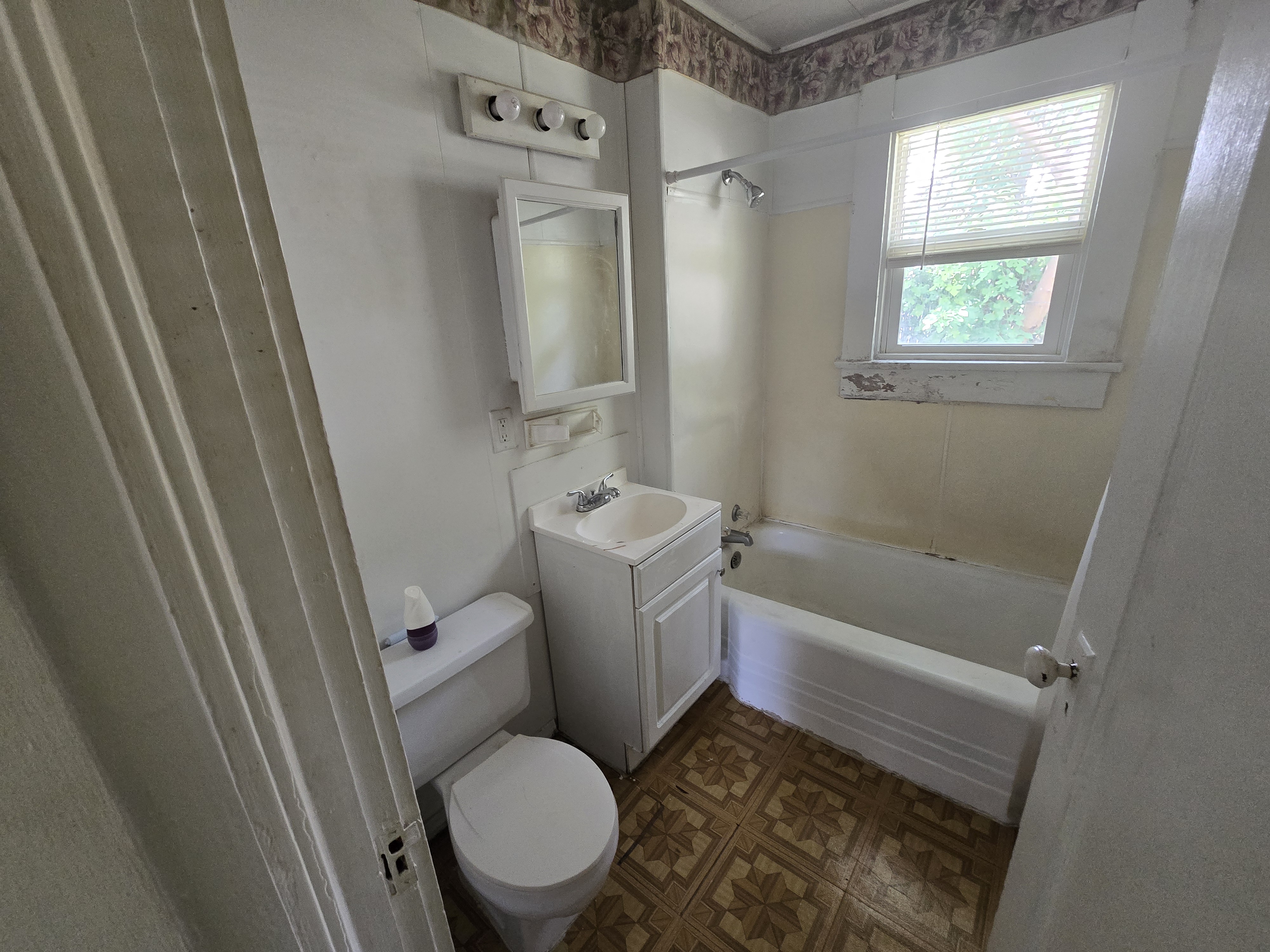 955 N. Dunham Ave., Decatur, IL 62522 
