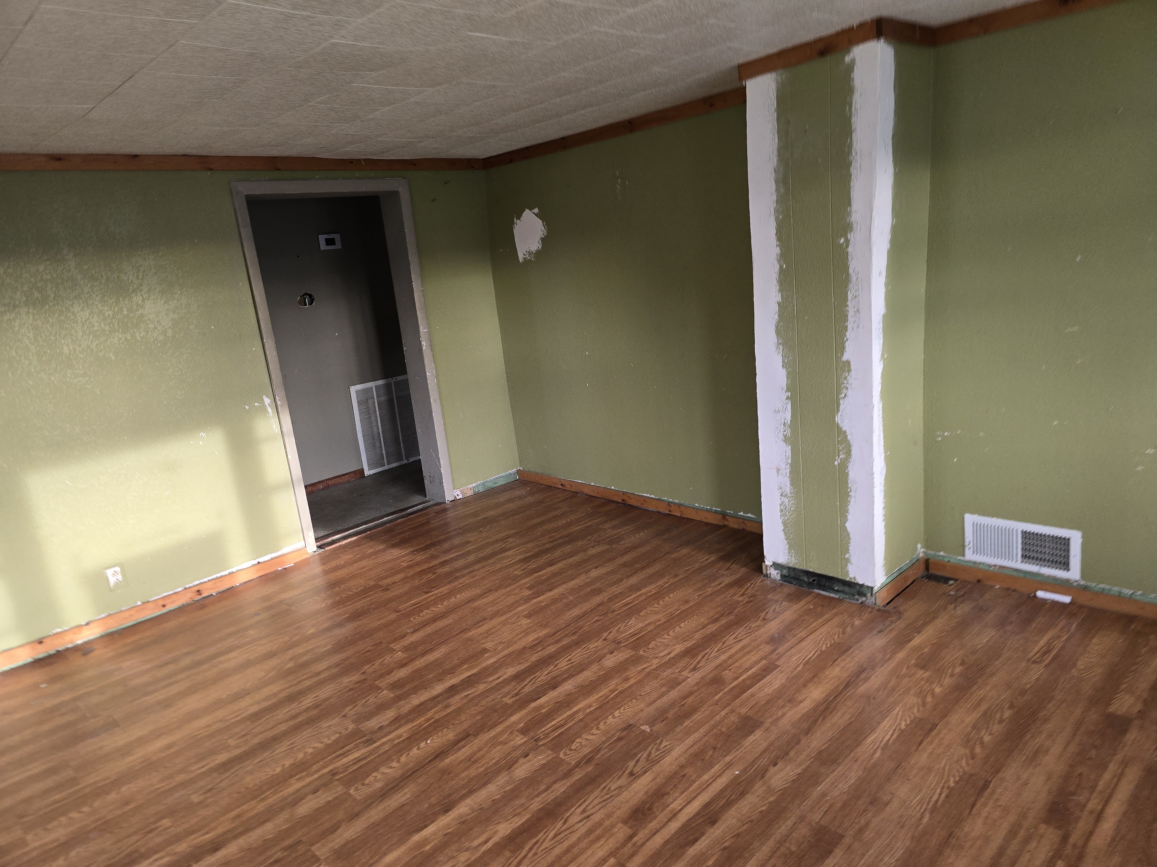 283 12th St Rainelle WV 25962
