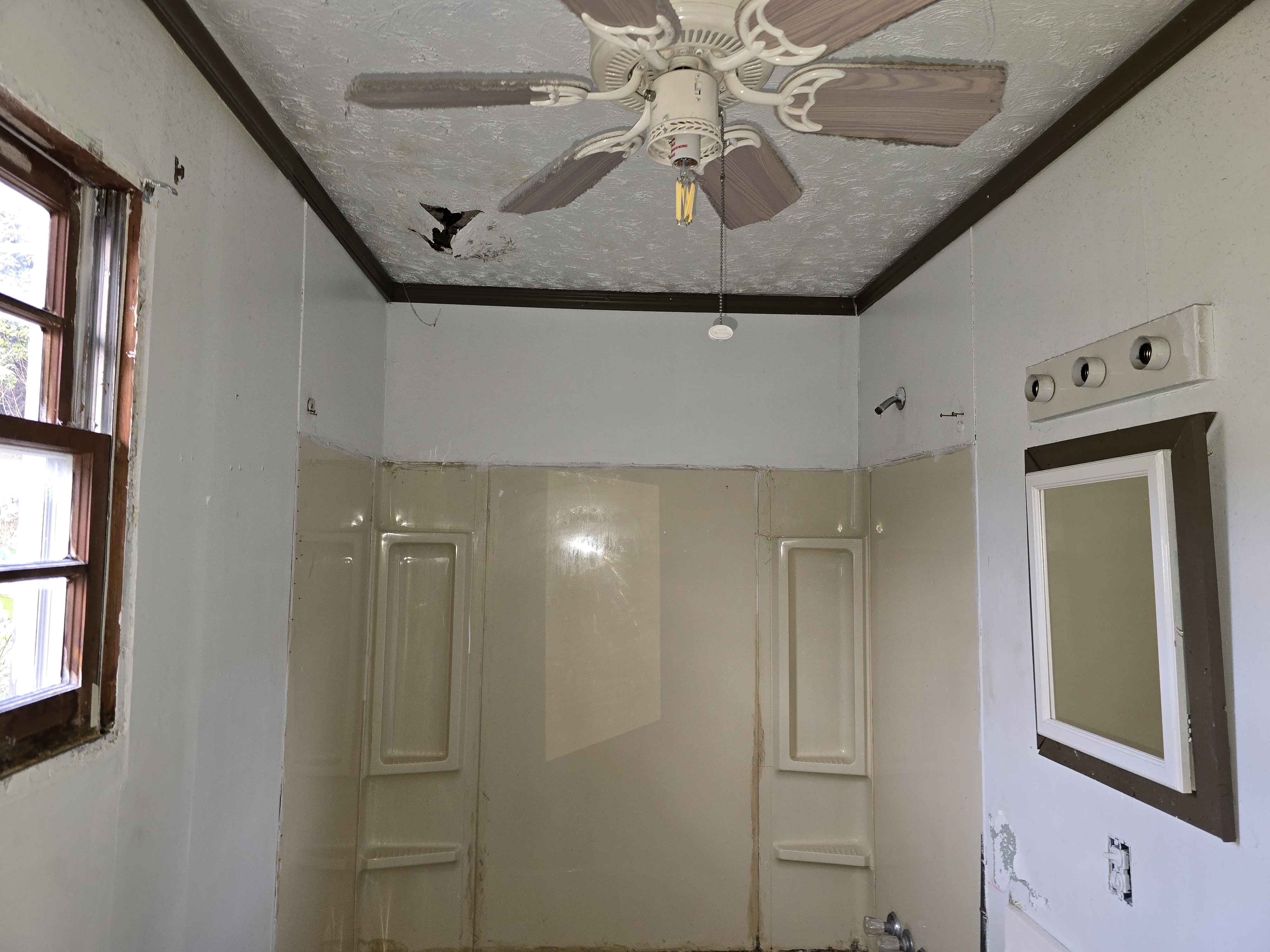 283 12th St Rainelle WV 25962