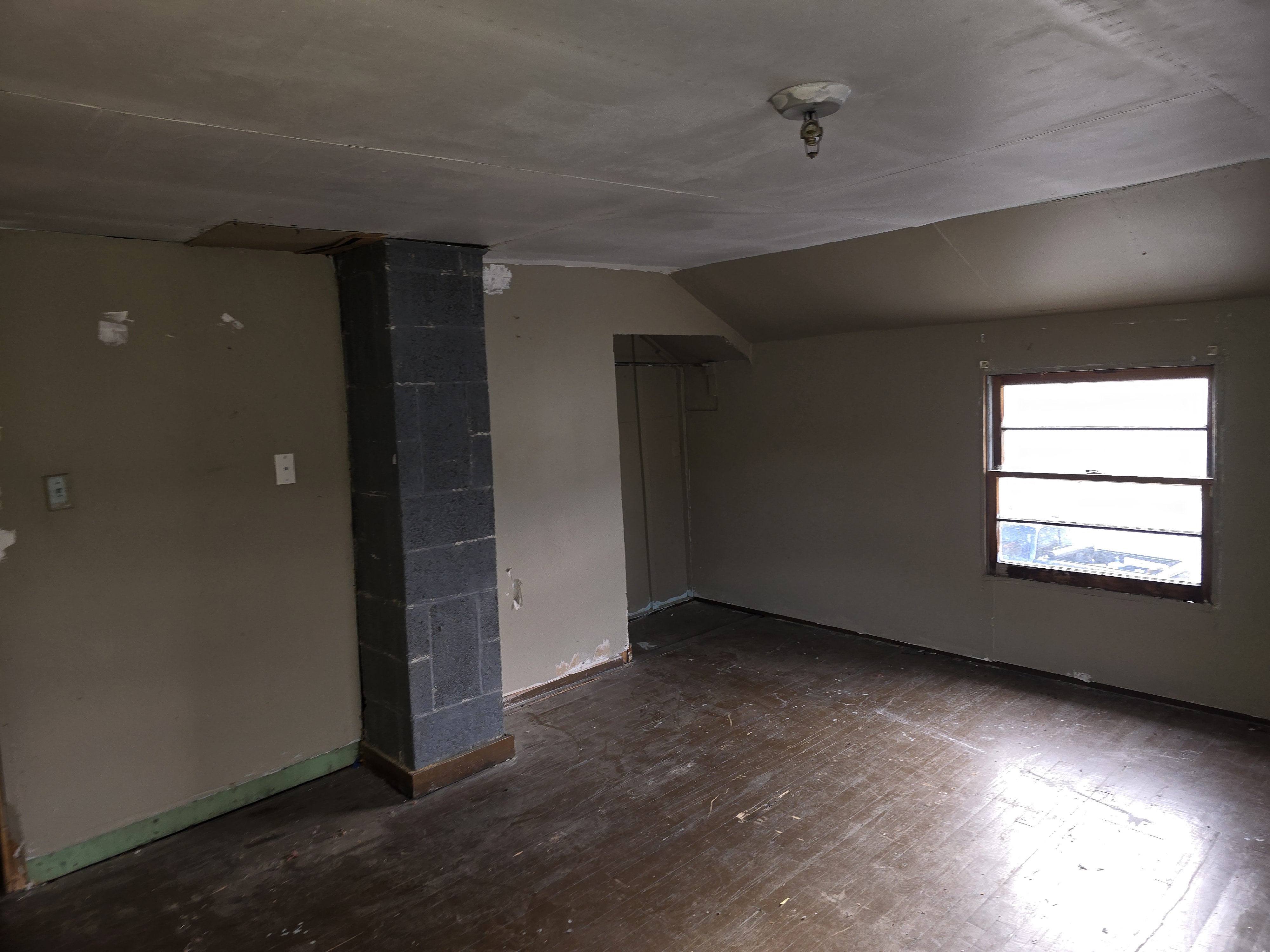 283 12th St Rainelle WV 25962