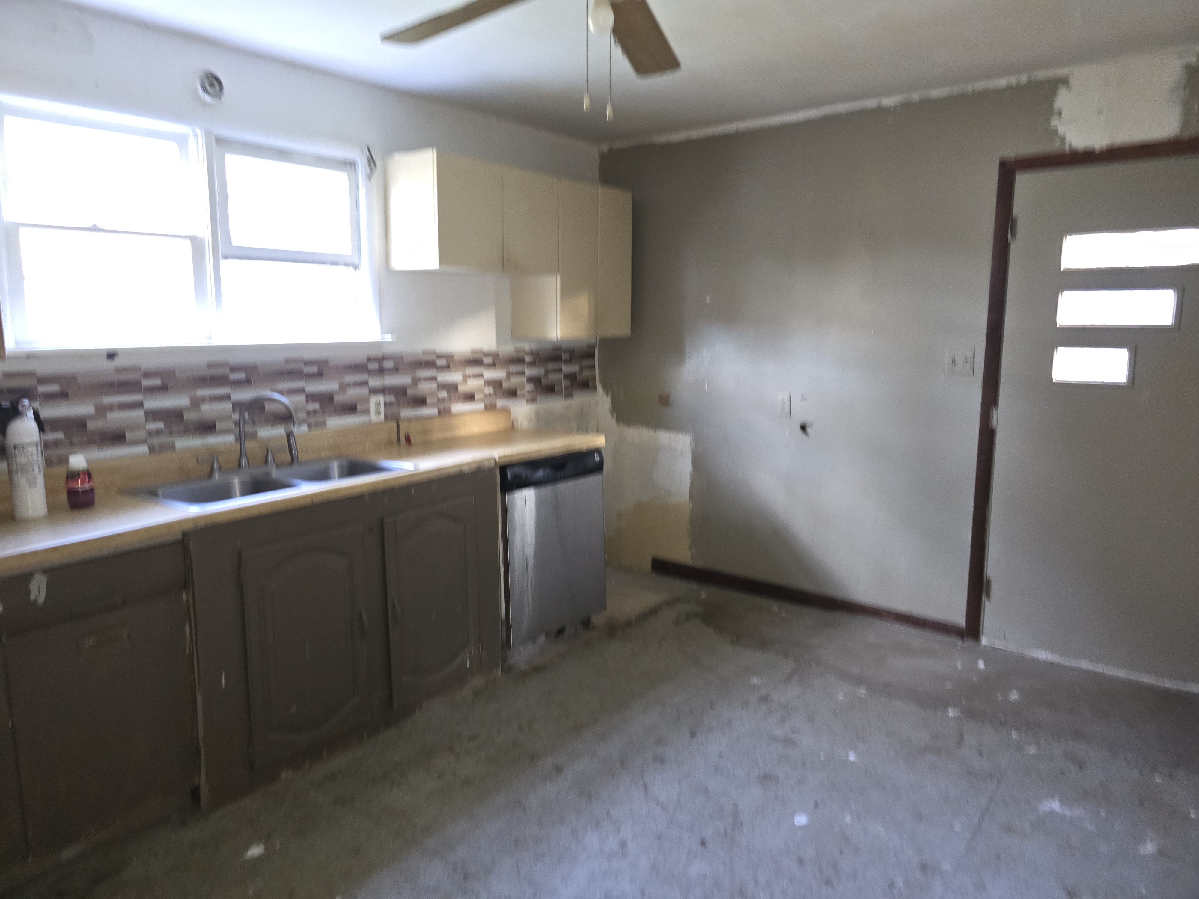 283 12th St Rainelle WV 25962