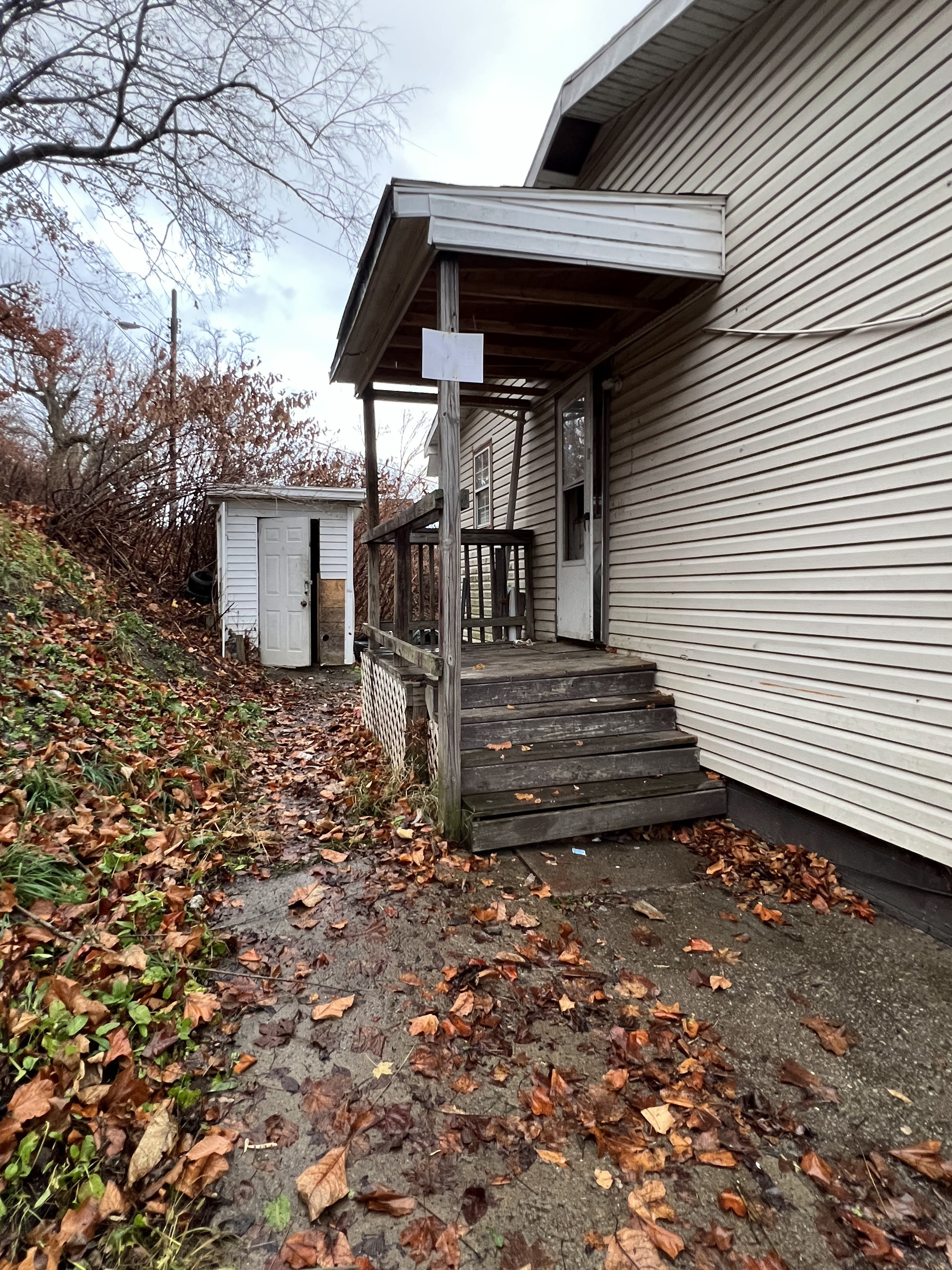 618 Whitely St Bridgeport OH 43912