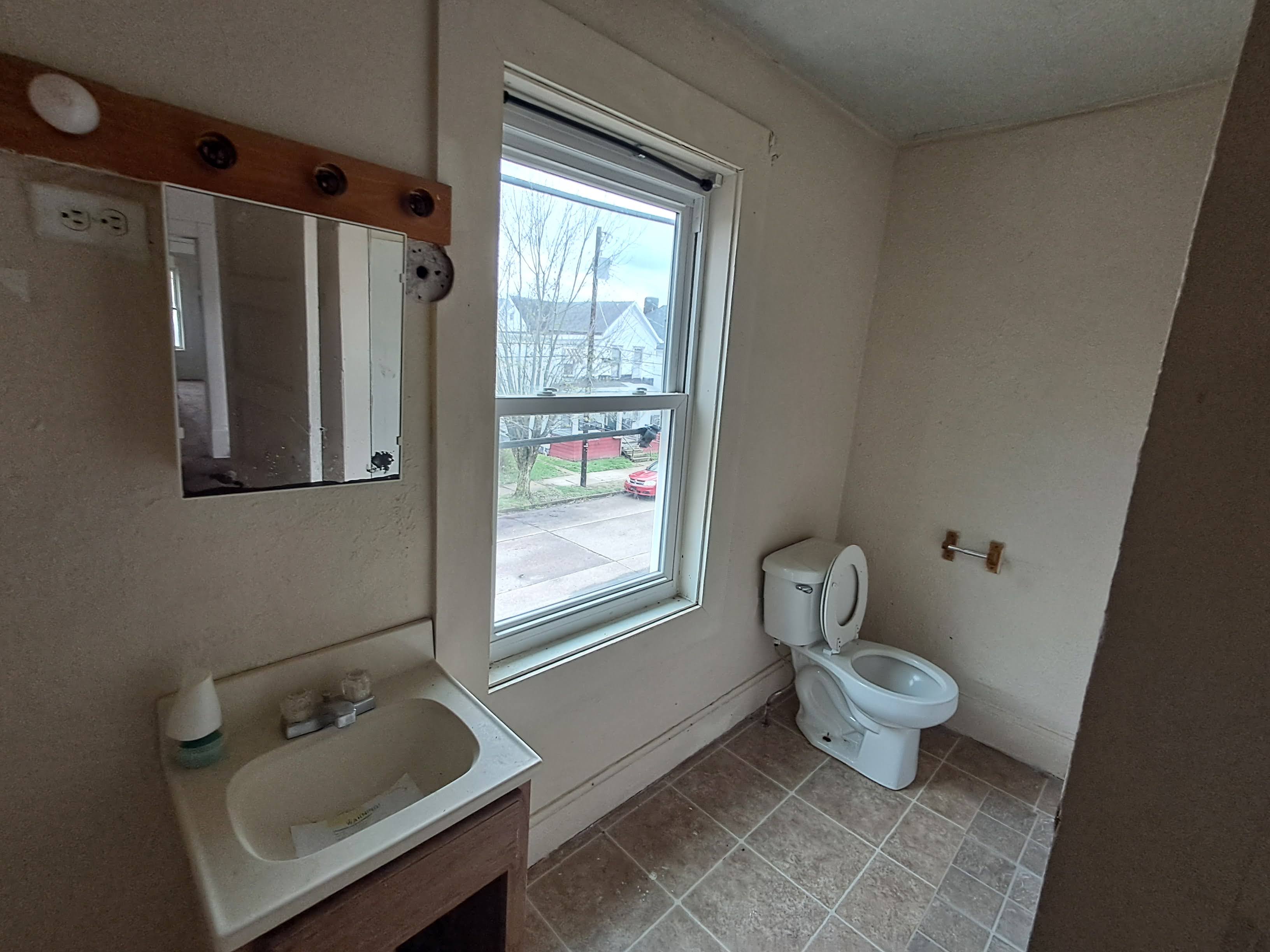 1708 Center St Moundsville WV 26041