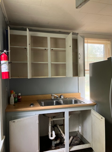 223 E Clara St Golconda, IL 62938