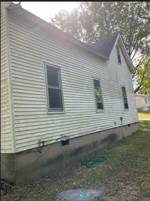 223 E Clara St Golconda, IL 62938