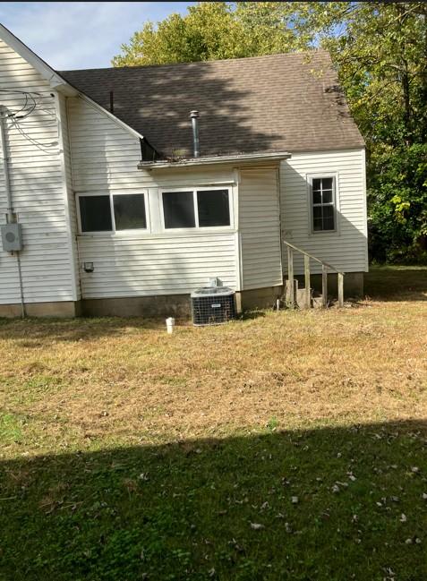 223 E Clara St Golconda, IL 62938