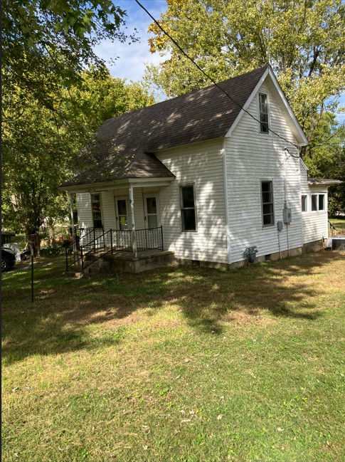 223 E Clara St Golconda, IL 62938