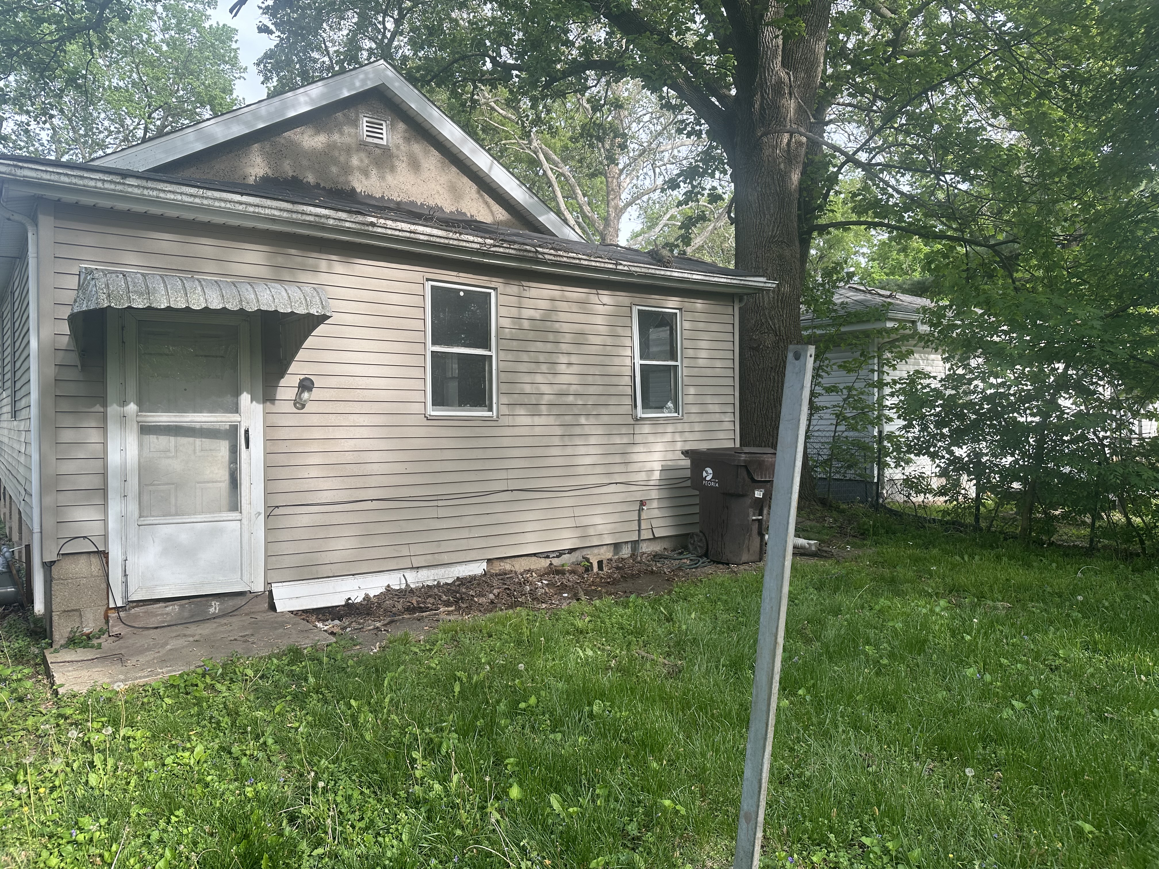 1825 S Kneer Ave Peoria IL 61605