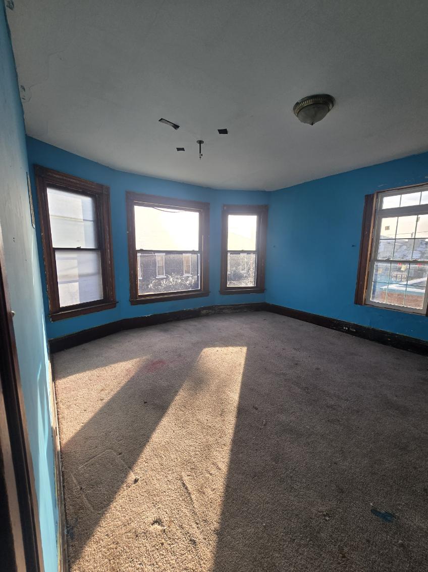 17 7th St Wheeling WV 26003