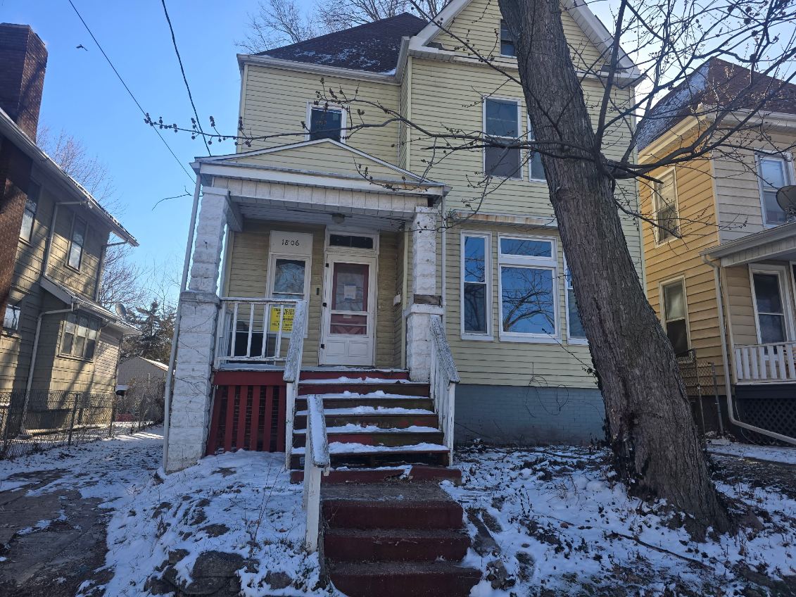 1806 N Peoria Ave Peoria IL 61603