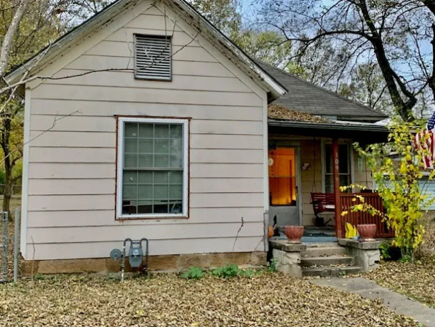 109 S Independence Ave Dearing KS 67340