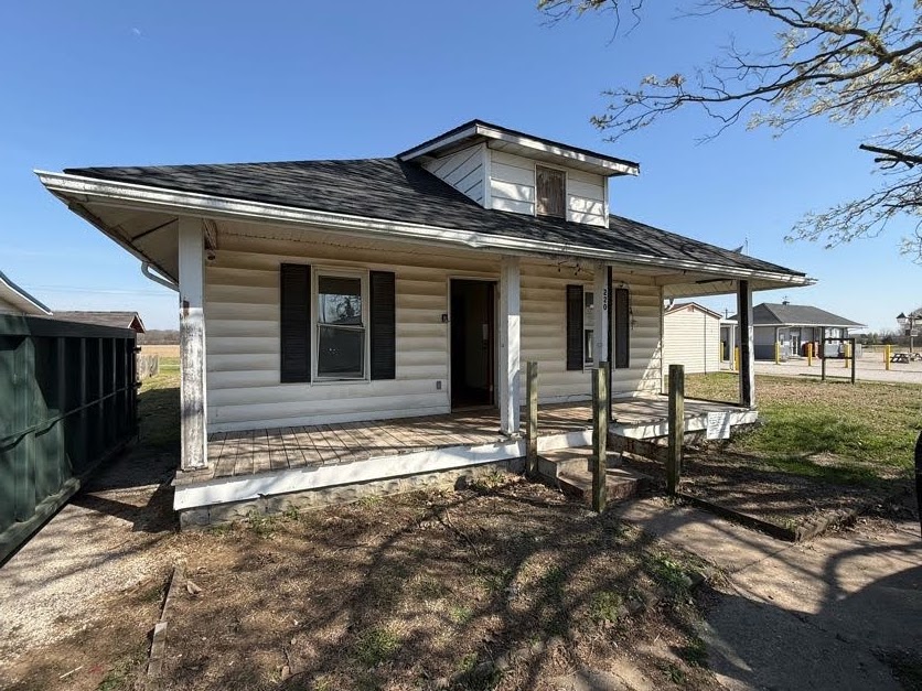 220 S Main St Griffin IN 47616