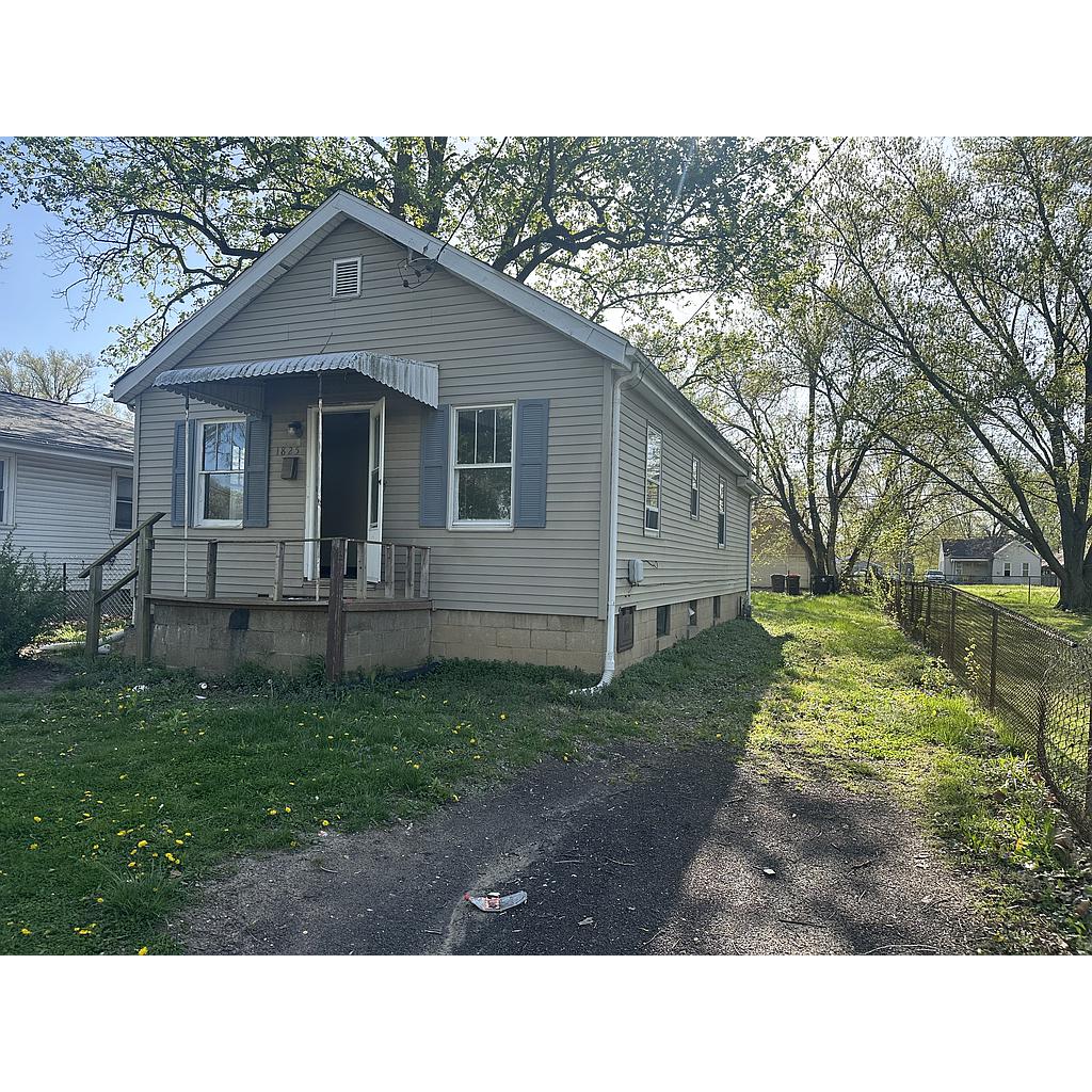 1825 S Kneer Ave Peoria IL 61605